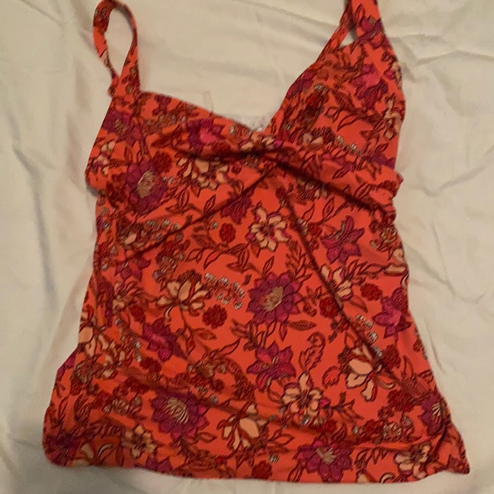Land’s End Pink floral top to a two piece women’s swimsuit size 8. Top only.